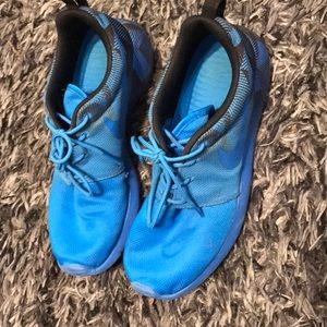 Blue Nike Roshes